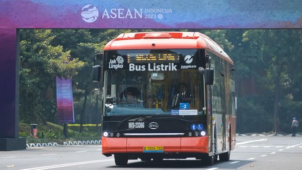 Potret Shuttle Bus Listrik Wira-wiri Selama KTT ASEAN 2023