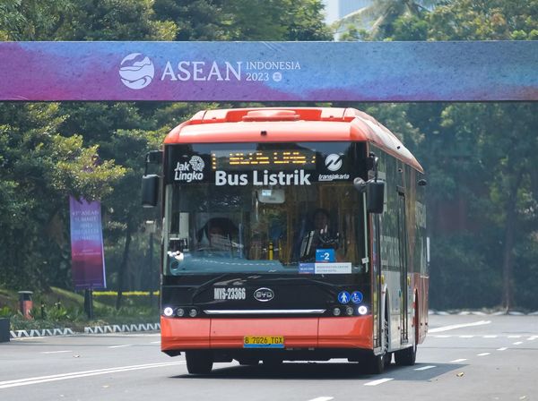 Potret Shuttle Bus Listrik Wira-wiri Selama KTT ASEAN 2023