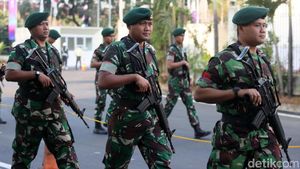 Prajurut TNI Bawa Senjata Laras Panjang Amankan KTT ASEAN