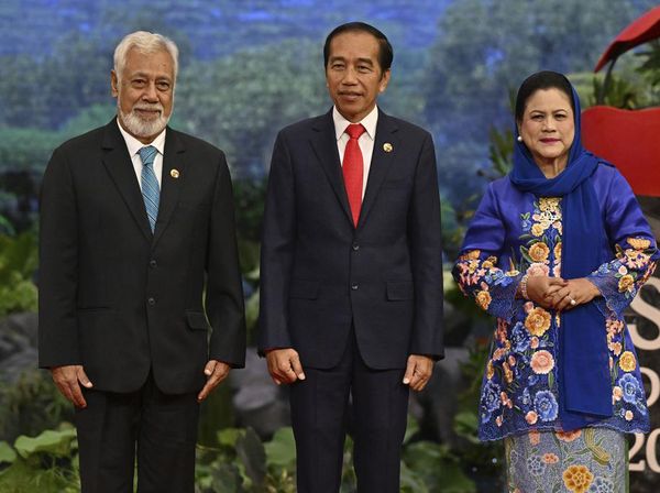 5 Gaya Iriana Jokowi Berkebaya Biru, Sambut Petinggi Negara di KTT ASEAN