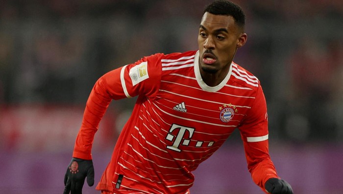 FILE PHOTO: Soccer Football - Bundesliga - Bayern Munich v Eintracht Frankfurt - Allianz Arena, Munich, Germany - January 28, 2023 Bayern Munichs Ryan Gravenberch in action REUTERS/Leonhard Simon DFL REGULATIONS PROHIBIT ANY USE OF PHOTOGRAPHS AS IMAGE SEQUENCES AND/OR QUASI-VIDEO./File Photo