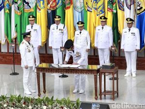 Momen Tito Lantik 9 Pj Gubernur, Ada Bey Machmudin hingga Nana Sudjana Momen Tito Lantik 9 Pj Gubernur, Ada Bey Machmudin hingga Nana Sudjana