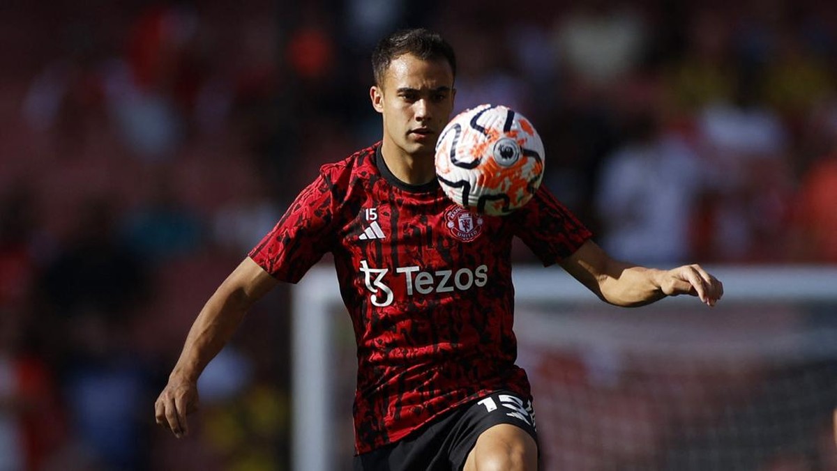 Sergio Reguilon mendoakan Manchester United menjadi juara Piala FA. (Foto: Action Images via Reuters/JOHN SIBLEY)