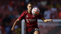 Bek sayap kiri, Sergio Reguilon akan absen pada akhir pekan ini karena cedera minor (Reuters)