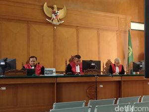 Eks Direktur Keuangan PDAM Makassar Irawan Abadi Divonis 2,5 Tahun Penjara Eks Direktur Keuangan PDAM Makassar Irawan Abadi Divonis 2,5 Tahun Penjara