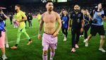 Sigapnya Bodyguard Messi, Tangkap Fans yang Terobos Lapangan