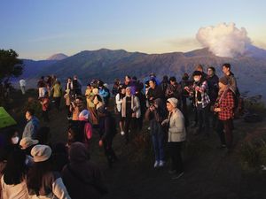 Kunjungan Wisatawan ke Bromo Berangsur Pulih Usai Kebakaran Kunjungan Wisatawan ke Bromo Berangsur Pulih Usai Kebakaran