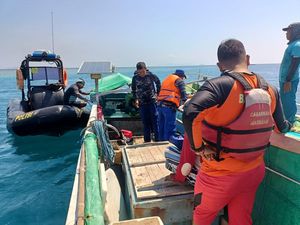 Perahu Dihantam Gelombang, 1 Nelayan di Bima Hilang Perahu Dihantam Gelombang, 1 Nelayan di Bima Hilang