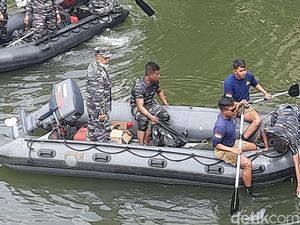 TNI AL Ajak Warga Bersih-bersih Sungai Remu Sorong, 1.000 Orang Terlibat