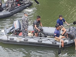 TNI AL Ajak Warga Bersih-bersih Sungai Remu Sorong, 1.000 Orang Terlibat