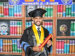 Lulus S2 di UNY, Pemain Liga 1 Ini Impikan Raih Gelar Doktor