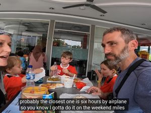 Cicip McDonalds di Indonesia, Keluarga Bule Ini Mengira Ada Menu Tempe