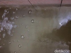 Warga Wiyung Surabaya Keluhkan Air PDAM Berwarna Cokelat Pekat