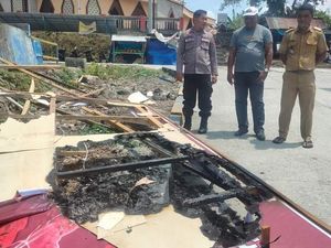 Oknum Polisi Rusak-Bakar Baliho Ganjar Pranowo di Buton Tengah Kena Patsus Oknum Polisi Rusak-Bakar Baliho Ganjar Pranowo di Buton Tengah Kena Patsus
