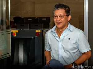 Klaim Rocky Gerung Sudah Tersangka di Depan Capres Nomor Tiga Klaim Rocky Gerung Sudah Tersangka di Depan Capres Nomor Tiga