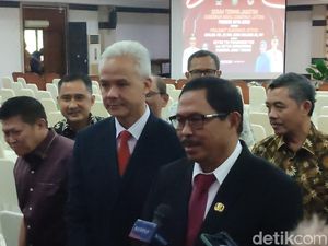 Boyongan dari Rumdin, Ganjar Nitip Barang Ketinggalan ke Pj Gubernur Jateng Boyongan dari Rumdin, Ganjar Nitip Barang Ketinggalan ke Pj Gubernur Jateng