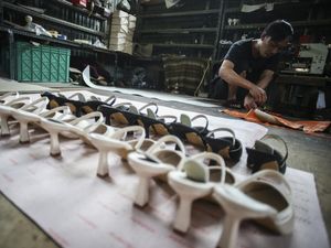 Kemenperin Ungkap Ekspor Produk Alas Kaki Tembus Rp 30 T, Naik 13,8% Kemenperin Ungkap Ekspor Produk Alas Kaki Tembus Rp 30 T, Naik 13,8%