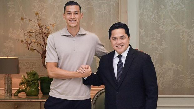 Jay Idzes dan Ketua Umum PSSI Erick Thohir