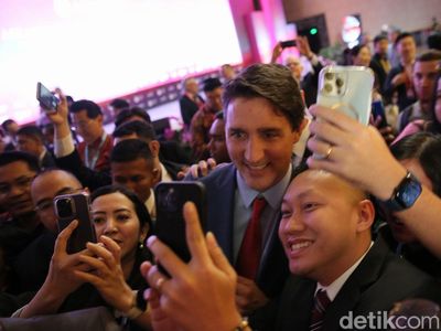 Kala PM Kanada Diserbu buat Foto Bareng di AIPF 2023