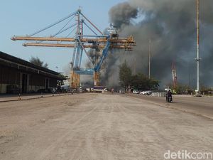 Cerita Sopir Truk saat Awal Mula Api Bakar Kapal Feri di Merak Cerita Sopir Truk saat Awal Mula Api Bakar Kapal Feri di Merak