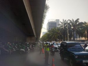 Akses ke Mampang Prapatan Jaksel Ditutup Sementara, Pengemudi Marah-marah