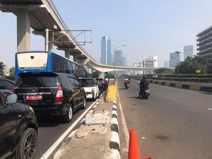 Flyover Kuningan Arah Semanggi Dibuka Lagi tapi Lalin Masih Macet
