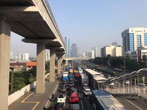 Jalan Gatot Subroto Ditutup, Lalin Pancoran Arah Semanggi Macet Parah