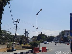 Gelapnya Jalan Lintas Pantai Pangandaran Saat Malam Hari Gelapnya Jalan Lintas Pantai Pangandaran Saat Malam Hari