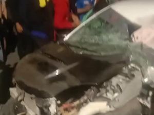 Nahas Sejoli Tewas Mengenaskan Dalam Kecelakaan Honda Brio di Makassar