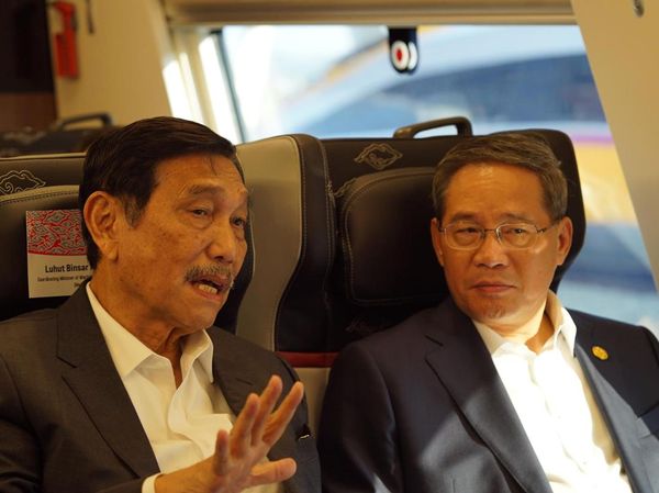 Momen Akrab Luhut & PM China Jajal Kereta Cepat Jakarta Bandung