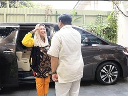 Momen Saling Hormat Yenny Wahid dan Prabowo di Kertanegara