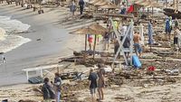 Pantai di Bulgaria Hancur Diporakporanda Badai
