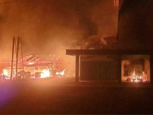 Pembakar Rumah Pembunuh Adik Bupati Muratara Ditangkap di Tangerang Pembakar Rumah Pembunuh Adik Bupati Muratara Ditangkap di Tangerang