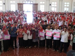 Pemkab Klaten Salurkan Rp 4,1 M buat Insentif 2.147 Guru-Pegawai Honorer