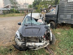 Penampakan Horor Honda Brio Terguling Tewaskan Sejoli di Makassar