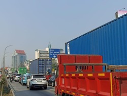 Flyover Grogol Arah Jalan S Parman Jakbar Macet Parah