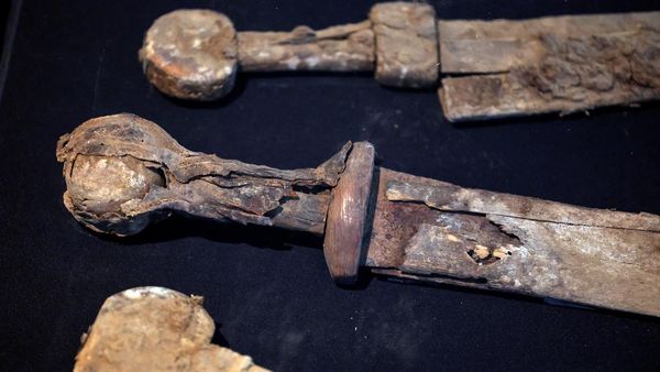 Penampakan Pedang Kuno Era Romawi yang Ditemukan di Gurun Israel