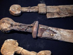 Penampakan Pedang Kuno Era Romawi yang Ditemukan di Gurun Israel