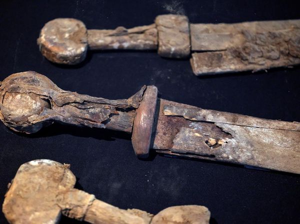 Penampakan Pedang Kuno Era Romawi yang Ditemukan di Gurun Israel