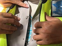 Penampakan Baju Polisi yang Rusak Dicakar Agus di Suramadu