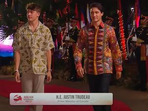 Justin Trudeau dan Putranya Kompak Pakai Batik di Gala Dinner KTT ASEAN