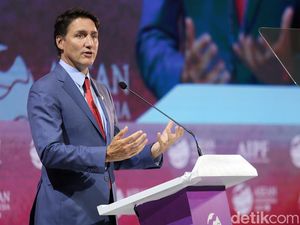 Saat Pemimpin Tertampan di Dunia Memakai Baju Batik