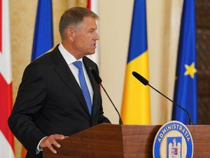 Presiden Rumania Umumkan Maju dalam Pencalonan Bos Terbaru NATO Presiden Rumania Umumkan Maju dalam Pencalonan Bos Terbaru NATO