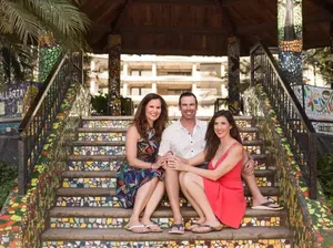 Wanita & Suaminya Melamar Wanita yang Sama, Rumah Tangganya Jadi Kontroversi