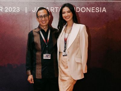 5 Penampilan Elegan Raline Shah Padukan Blazer dan Kain Songket di KTT ASEAN