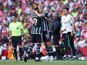 Hojlund Ungkap Perkataan Casemiro Ketika Cengkeram Bajunya