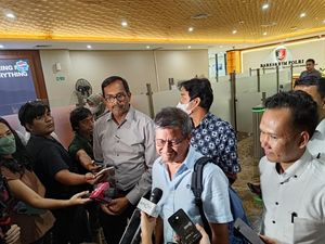 Kasus Rocky Gerung Naik Penyidikan, Pasal Sangkaan Sebar Hoax Picu Onar Kasus Rocky Gerung Naik Penyidikan, Pasal Sangkaan Sebar Hoax Picu Onar