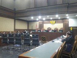 Hakim Minta Lukas Enembe Lebih Sopan: Tak Usah Maki-maki dan Mengumpat