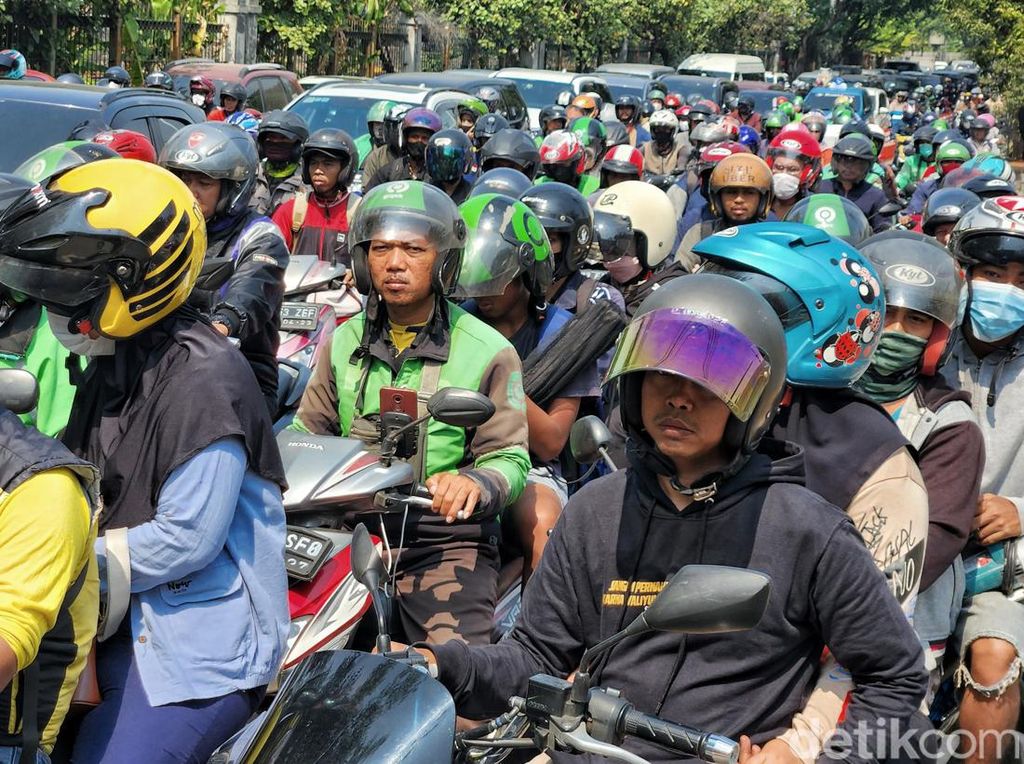 Terdampak Pengalihan Arus KTT ASEAN, Simprug hingga Patal Senayan Ruwet Terdampak Pengalihan Arus KTT ASEAN, Simprug hingga Patal Senayan Ruwet