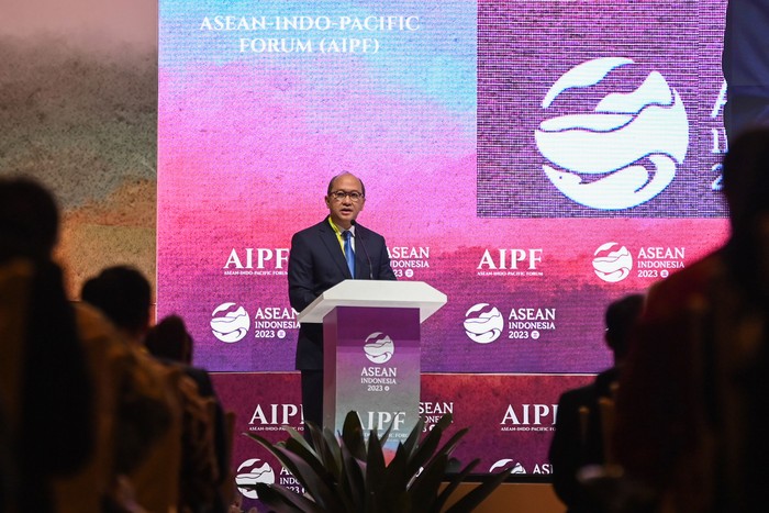 The Deputy Minister of BUMN Speaks at AIPF The Deputy Minister of State-Owned Enterprises (BUMN) Rosan Roeslani delivers paparan in the Subtheme III: Inclusive Digital Transformation on the second day of the ASEAN-Indo-Pacific Forum (AIPF) at Mulia Hotel, Jakarta, Wednesday (6/9/2023). Media Center of ASEAN Summit 2023/Aditya Pradana Putra/pras/ratih. *** Local Caption *** Wakil Menteri BUMN Rosan Roeslani menyodorkan paparan dalam sesi Subtema III Transformasi Digital yang Inklusif pada hari hari kedua ASEAN-Indo-Pacific Forum (AIPF) di Hotel Mulia, Jakarta, Rabu (6/9/2023). Media Center KTT ASEAN 2023/Aditya Pradana Putra/pras.